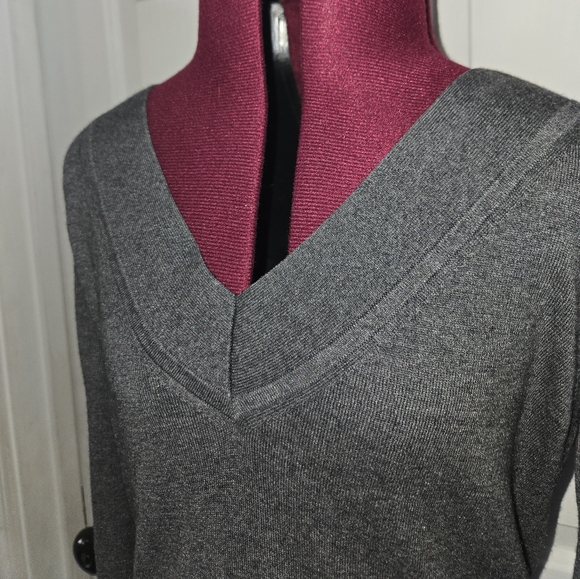 Banana Republic Silk Cashmere Charcoal V Neck Sweater XS - Picture 2 of 8
